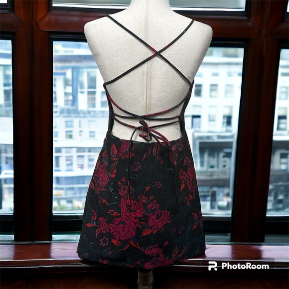 Strapping mini dress Urban Outfitters. - Picture 2 of 10